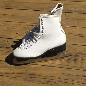 Ice skates! Size 6